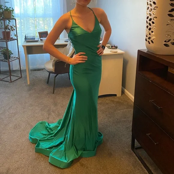 Alyce Paris | Dresses | Alyce Paris Emerald Green Mermaid Dress With Small  Train Size 2 | Poshmark